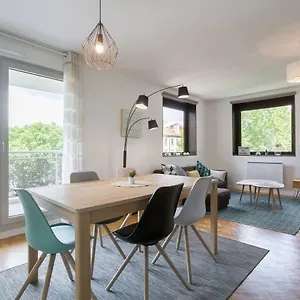 appartement-lyon-centre-confluence-100-m2-parking-terrasses.hotels-rhonealpes.com/